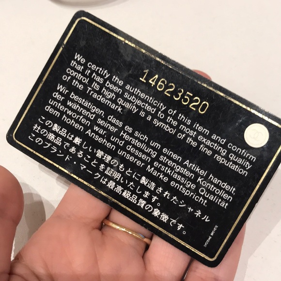 AUTHENTIC PATENT LEATHER CHANEL LOGO CARD CASE - Picture 8 of 9